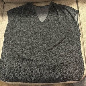 Madison large black and white top.